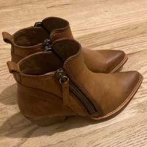 Frye only worn a few times